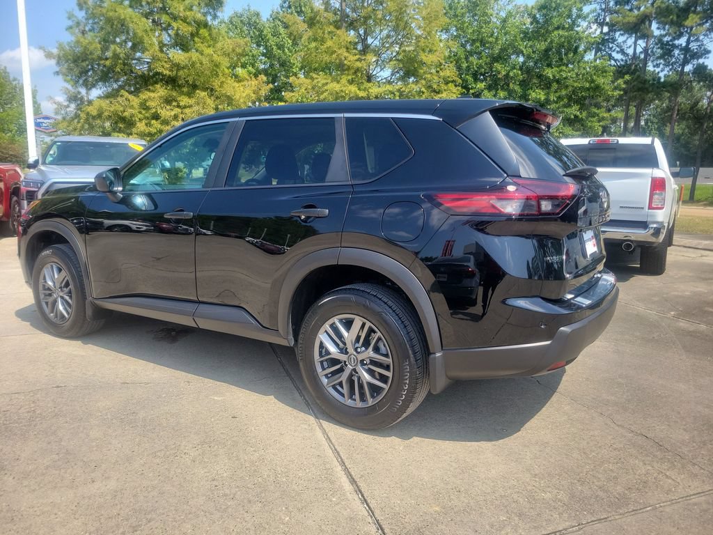 Used 2024 Nissan Rogue S FWD image 3