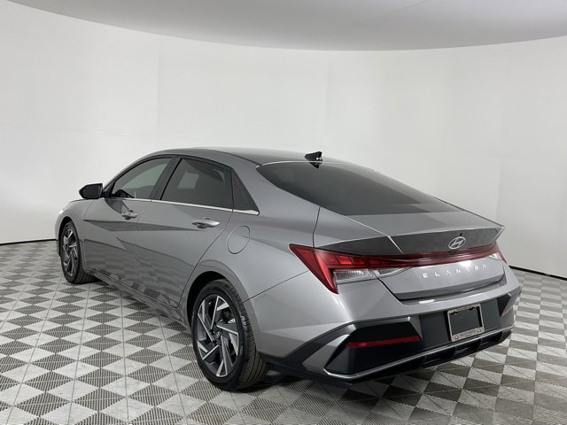 Used 2025 Hyundai Elantra SEL image 7