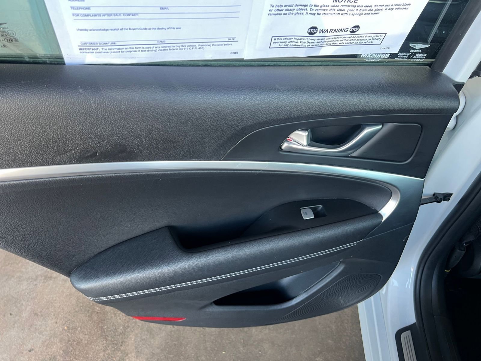 Used 2025 Genesis G70 2.5T image 23