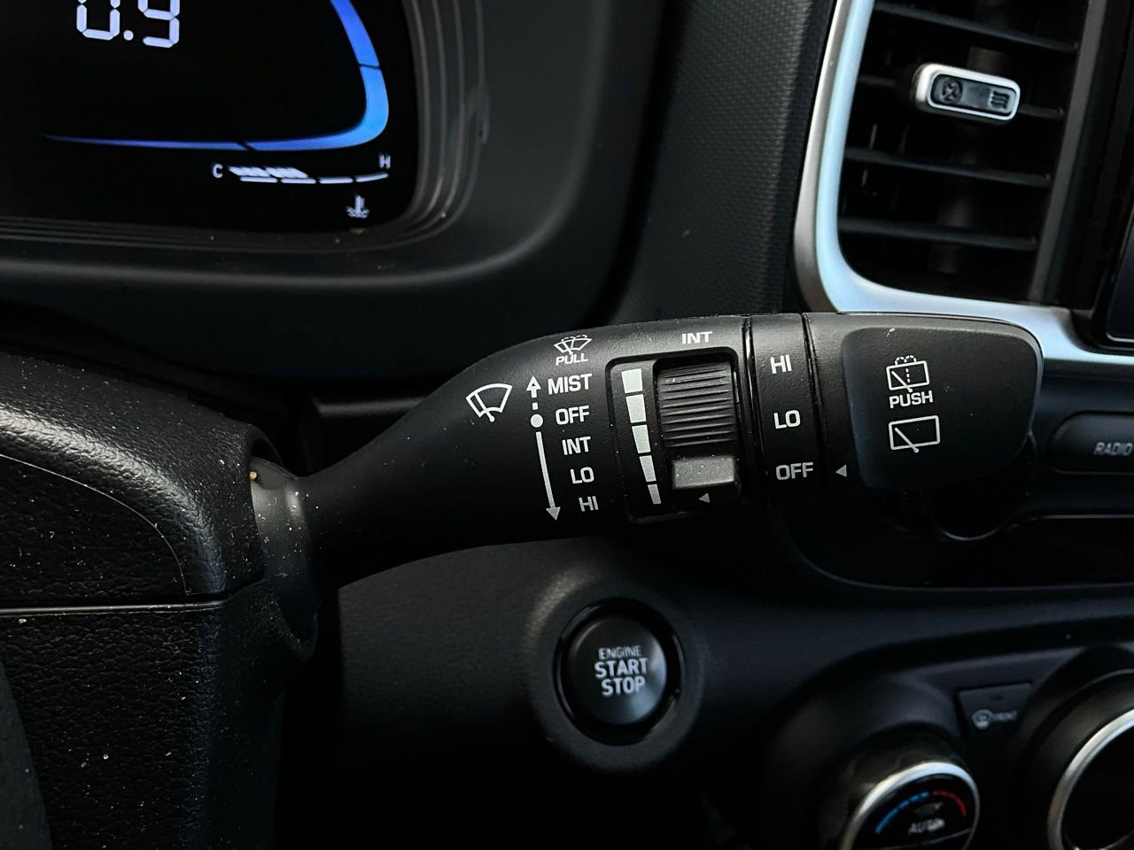 Used 2025 Hyundai Venue SEL image 37