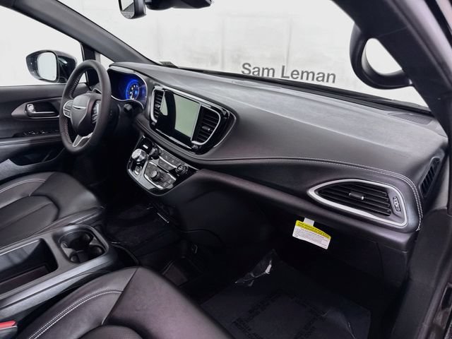 Used 2026 Chrysler Pacifica Select AWD/4WD image 29