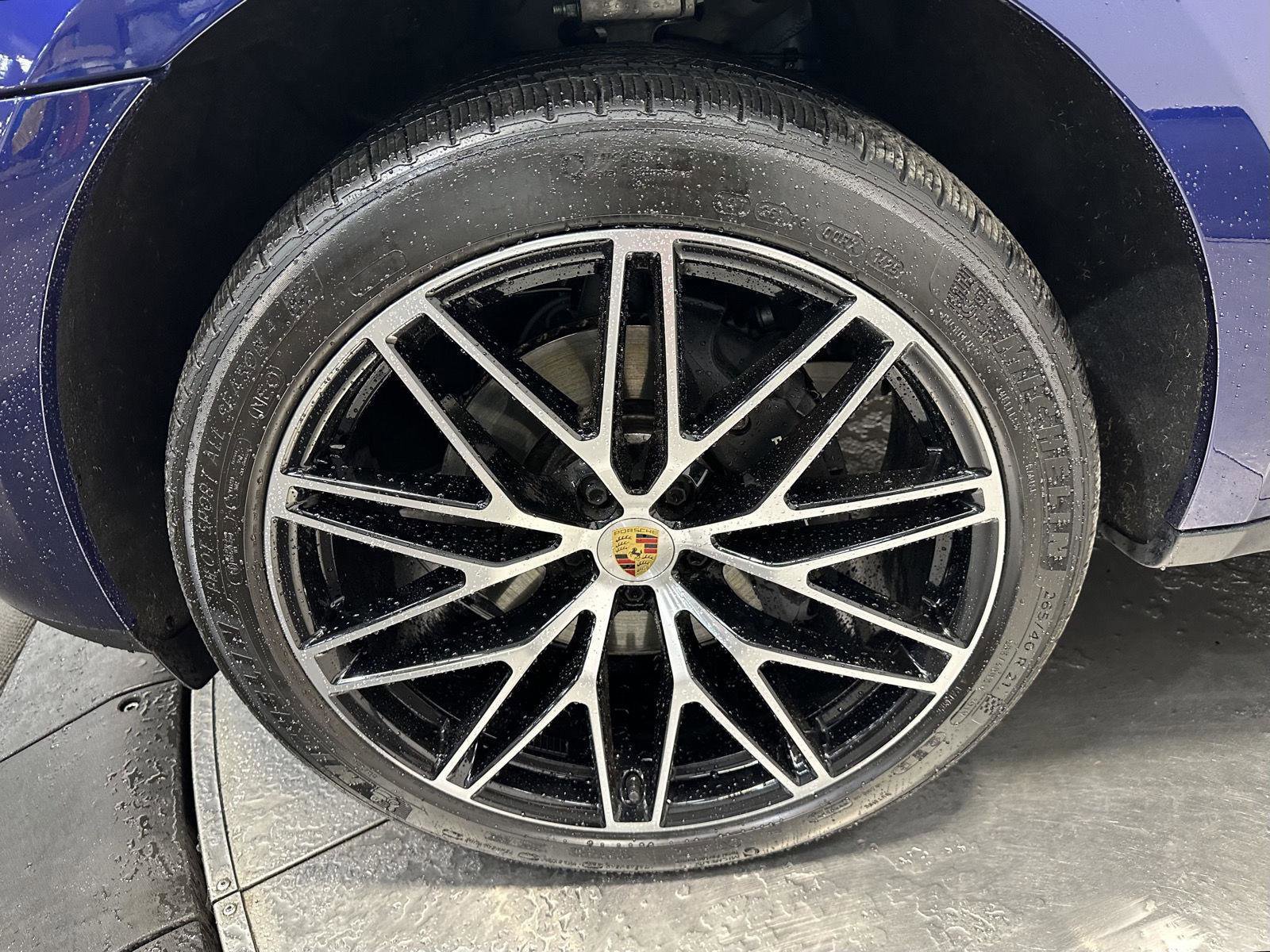 Certified 2026 Porsche Macan AWD/4WD image 11