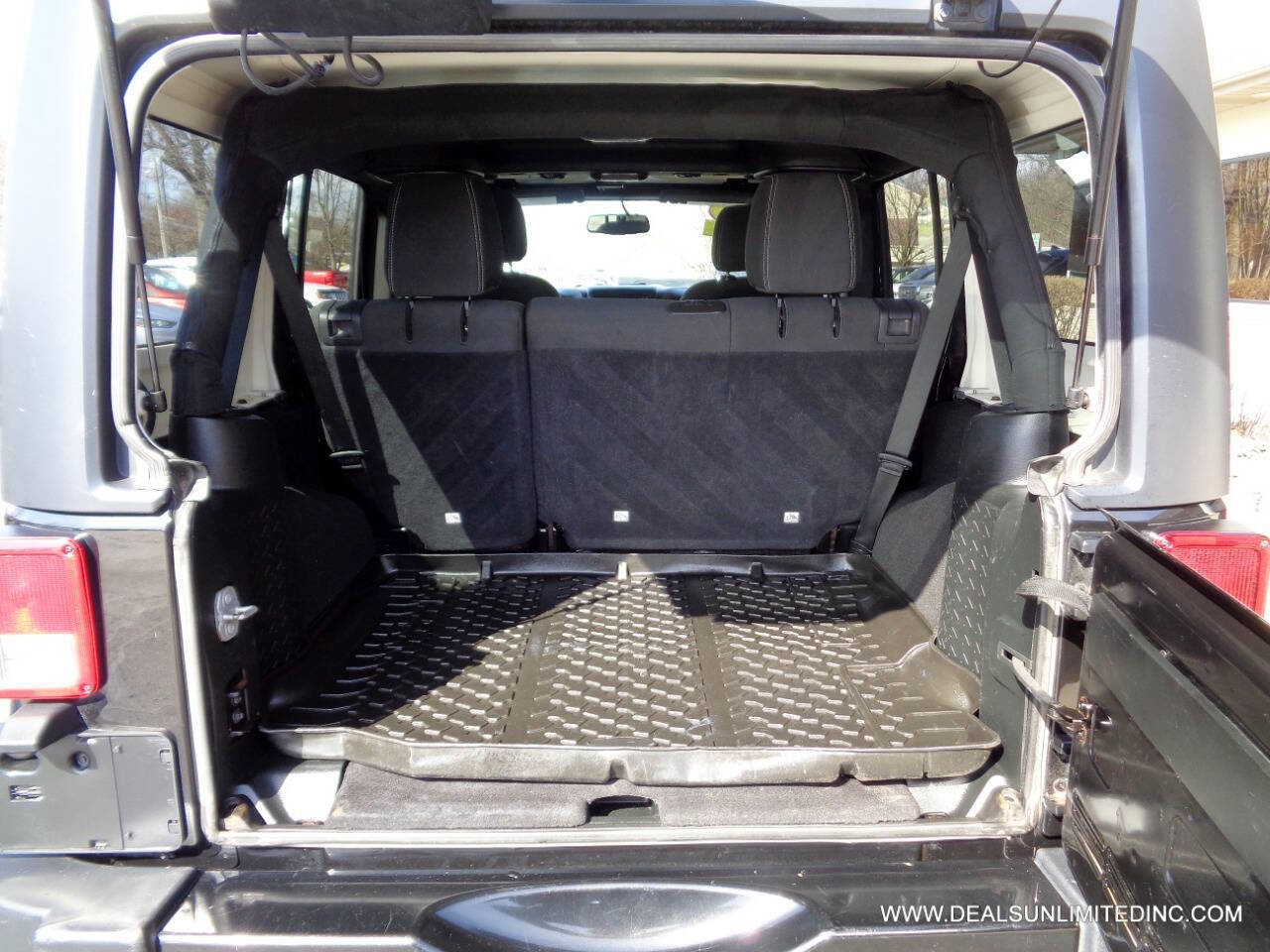 Used 2018 Jeep Wrangler Unlimited Sahara image 14