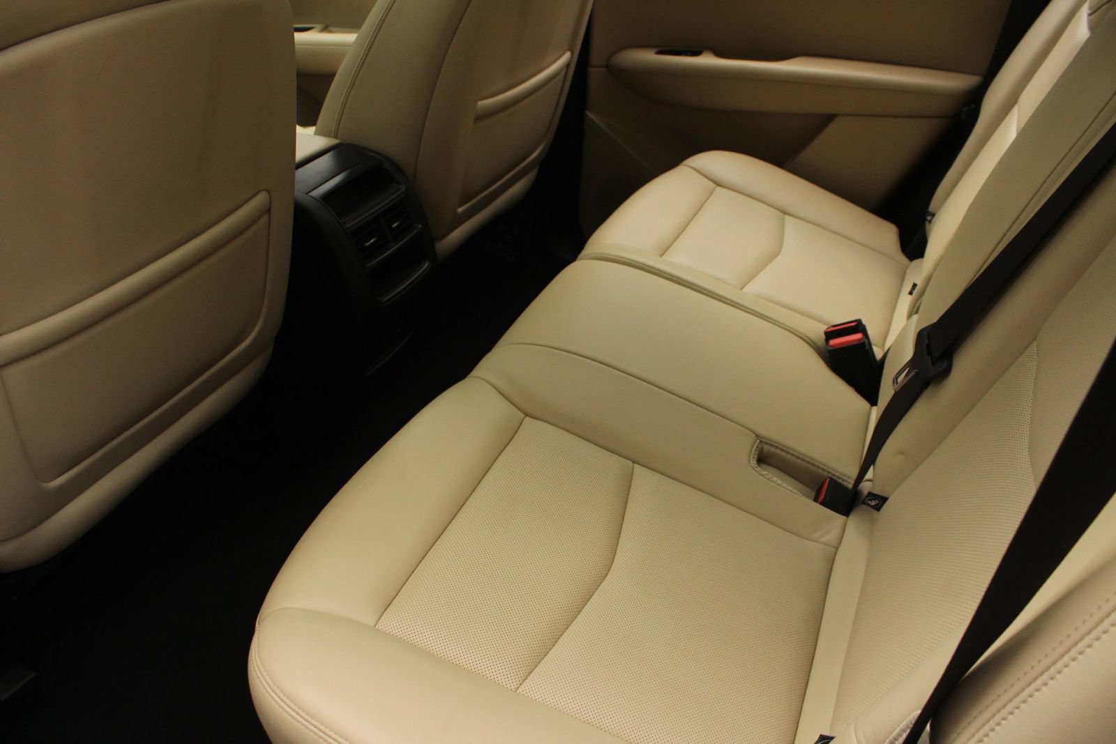Used 2018 Cadillac XT5 Luxury w/ Driver Awareness Package FWD image 19