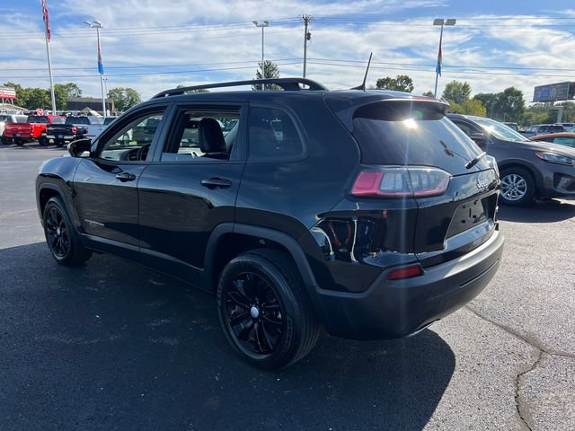 Used 2022 Jeep Cherokee Latitude Lux w/ Mopar Interior Package FWD image 3