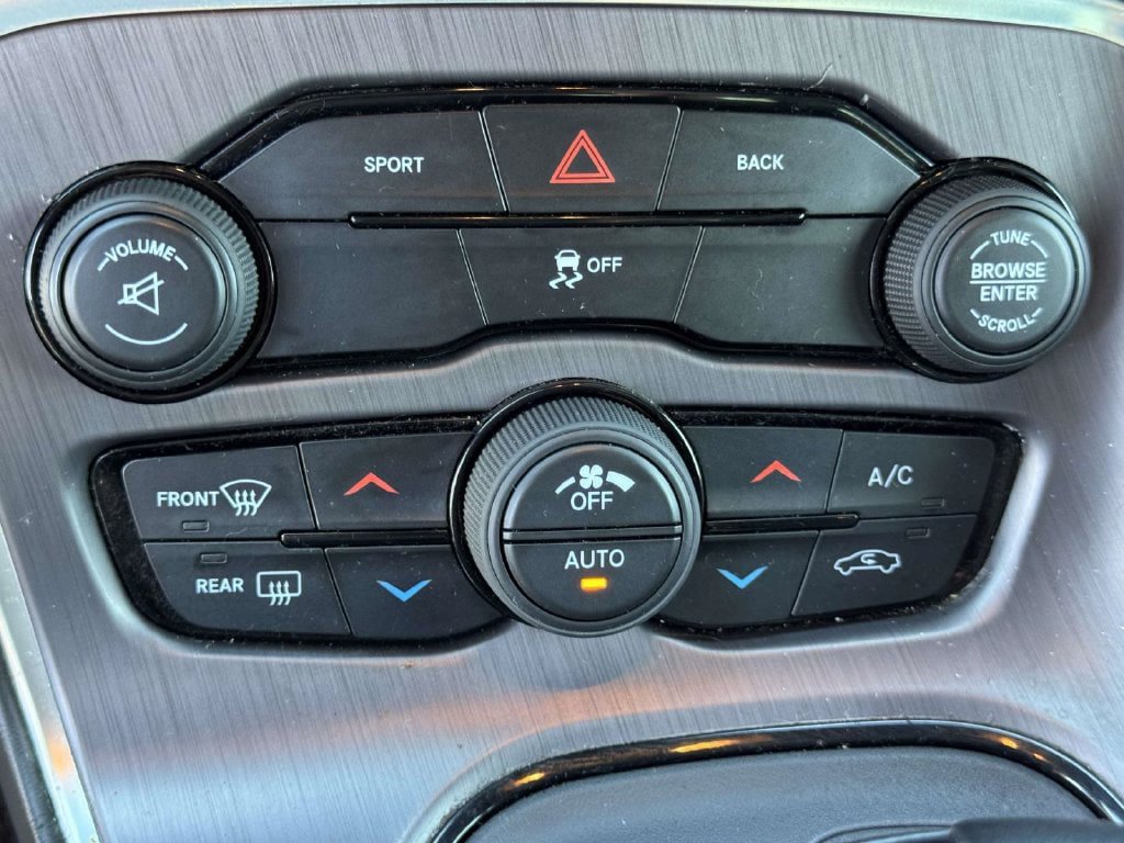 Used 2016 Dodge Challenger SXT RWD image 5