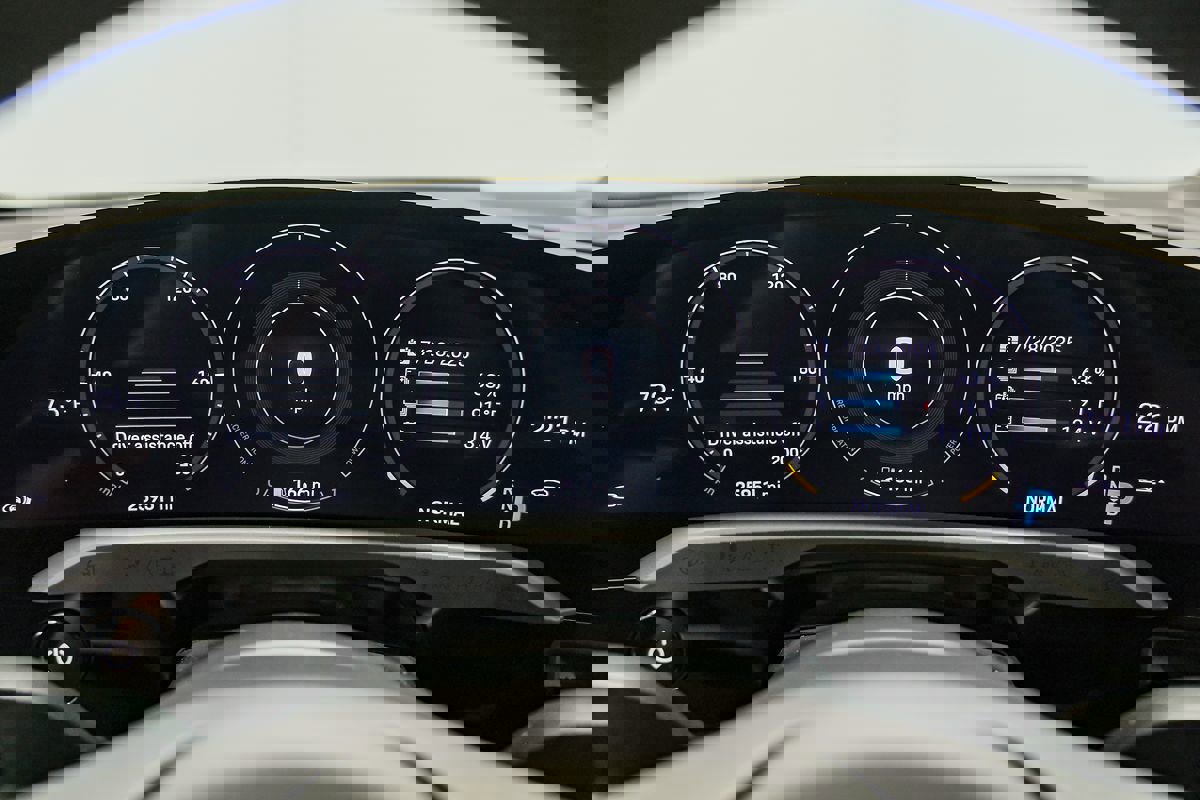 Used 2022 Porsche Taycan 4S image 17