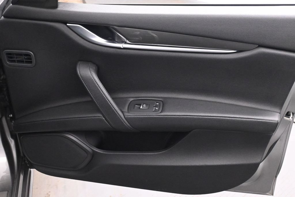 Used 2021 Maserati Ghibli S RWD image 23