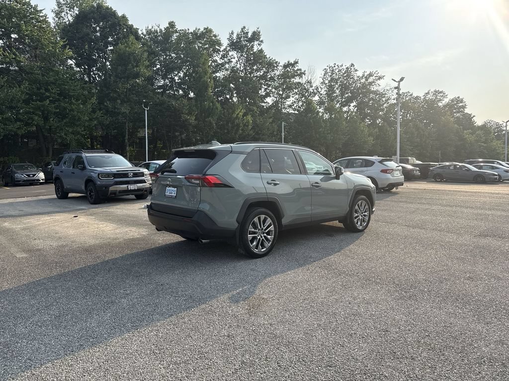 Used 2022 Toyota RAV4 XLE Premium AWD/4WD image 8