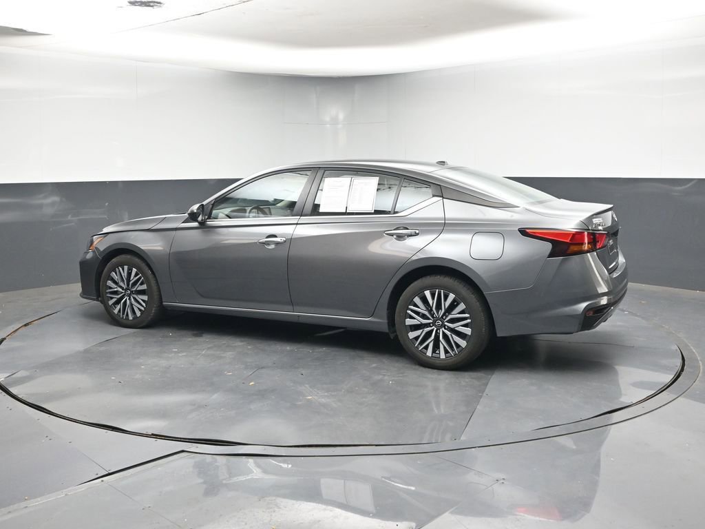Used 2024 Nissan Altima 2.5 SV image 3