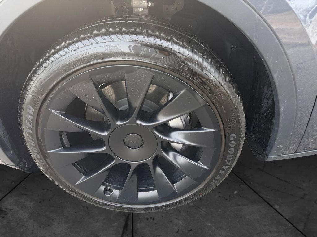 Used 2023 Tesla Model Y Long Range image 14