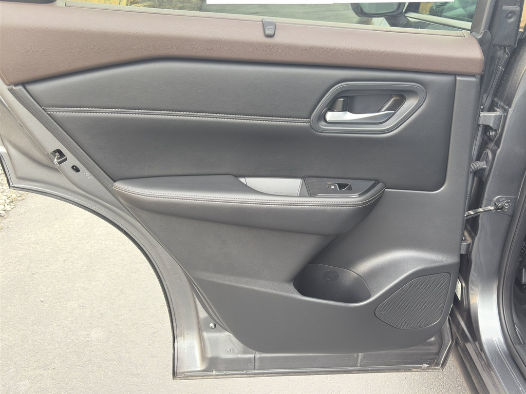 Used 2023 Nissan Rogue SL w/ SL Premium Package image 34