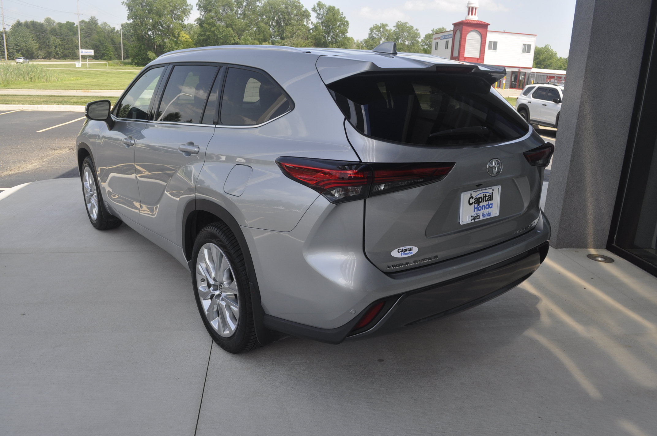 Used 2021 Toyota Highlander Limited AWD/4WD image 5