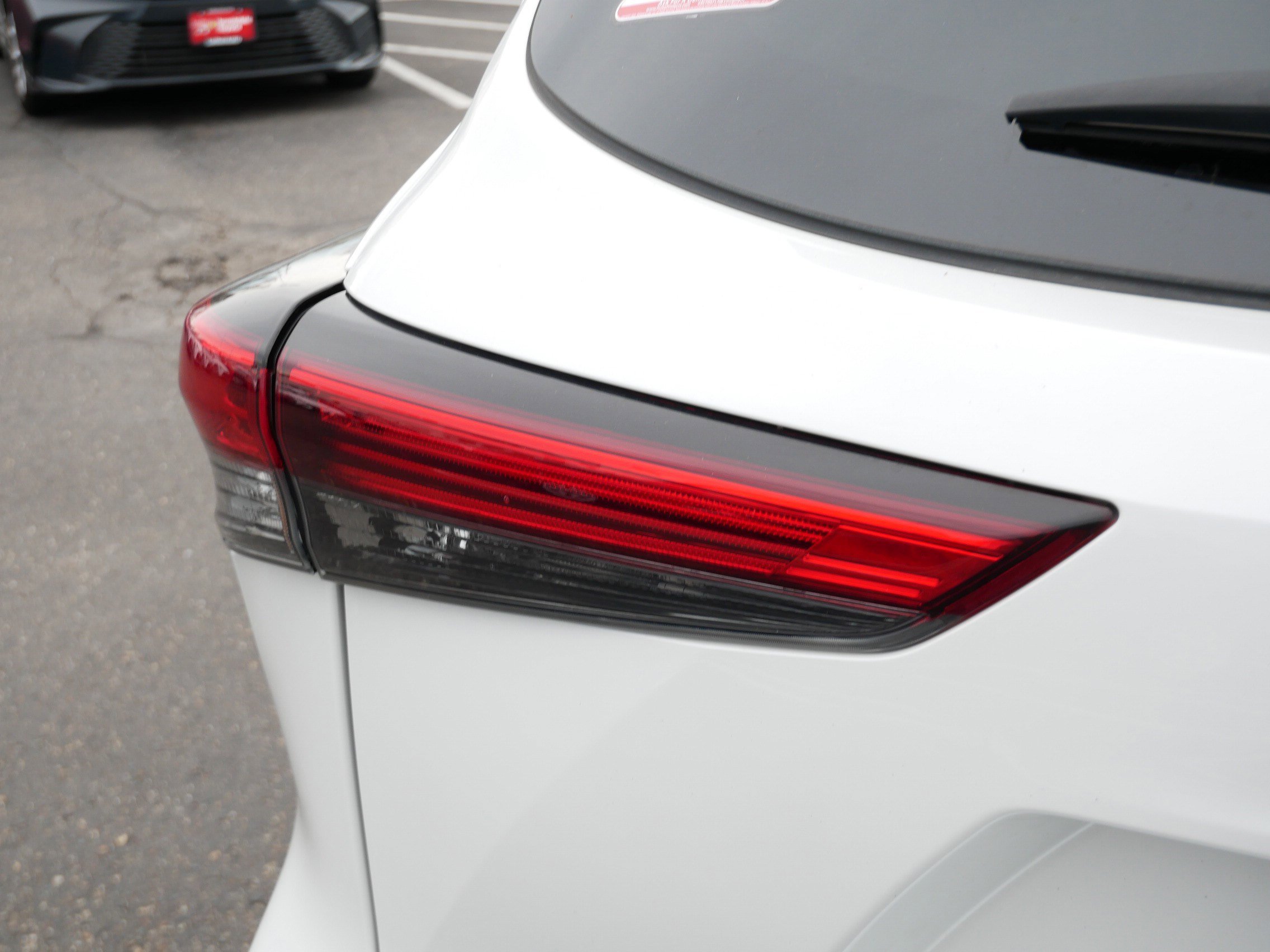 Used 2022 Toyota Highlander LE AWD/4WD image 17