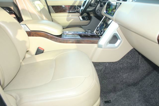 Used 2020 Land Rover Range Rover HSE image 3
