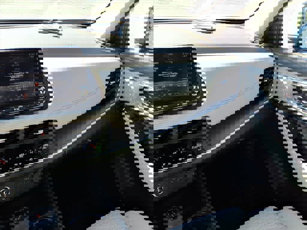 Certified 2023 Nissan Rogue SV image 15