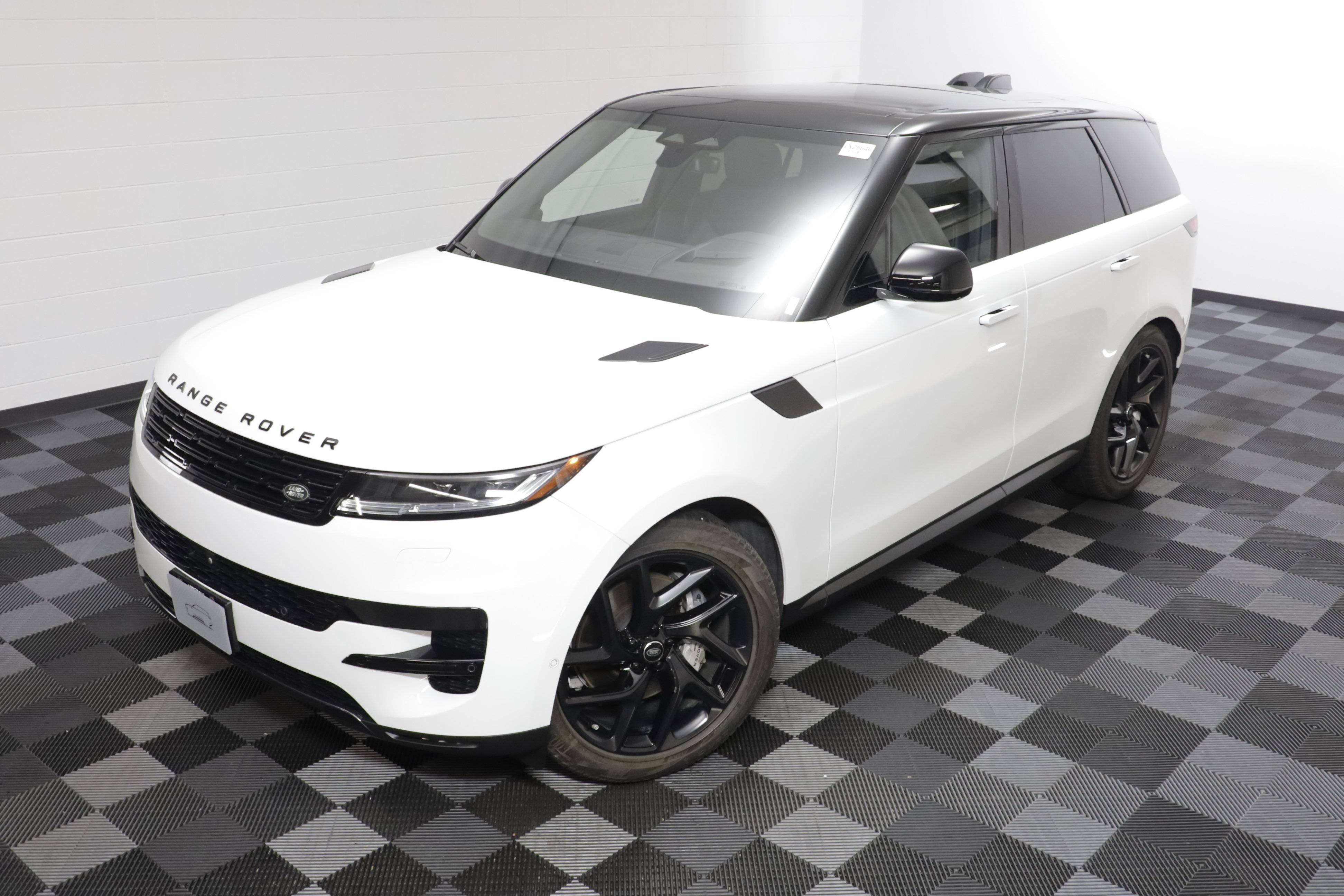 Certified 2025 Land Rover Range Rover Sport SE AWD/4WD image 2