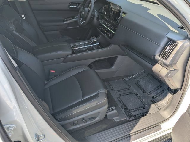 Used 2024 Nissan Pathfinder SL AWD/4WD image 12