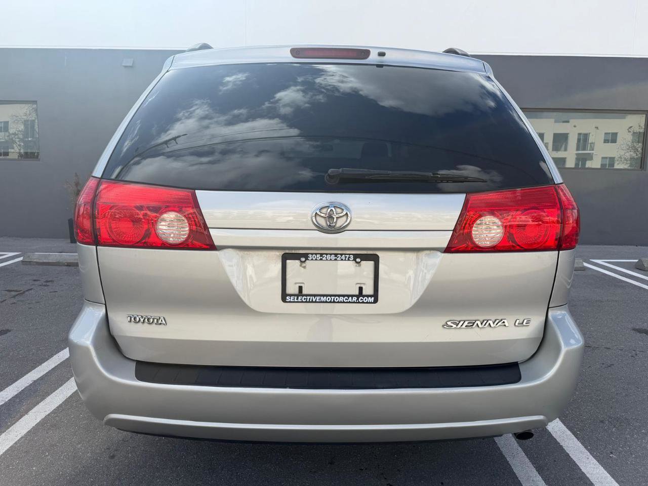 Used 2009 Toyota Sienna LE image 6