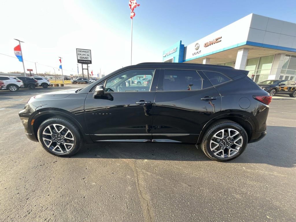 Certified 2023 Chevrolet Blazer RS w/ Driver Confidence II Package image 4