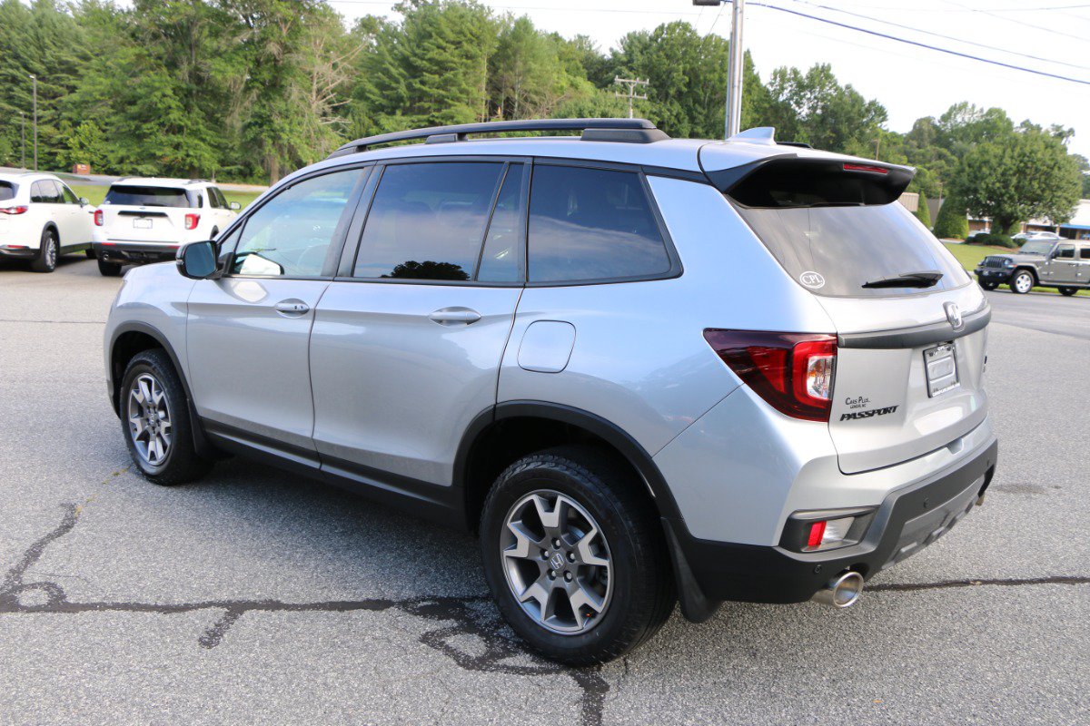 Used 2023 Honda Passport TrailSport image 3