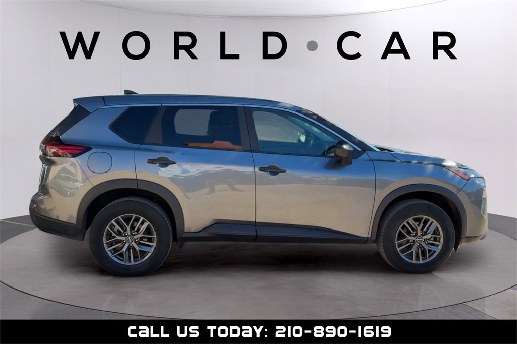 Used 2024 Nissan Rogue S image 8