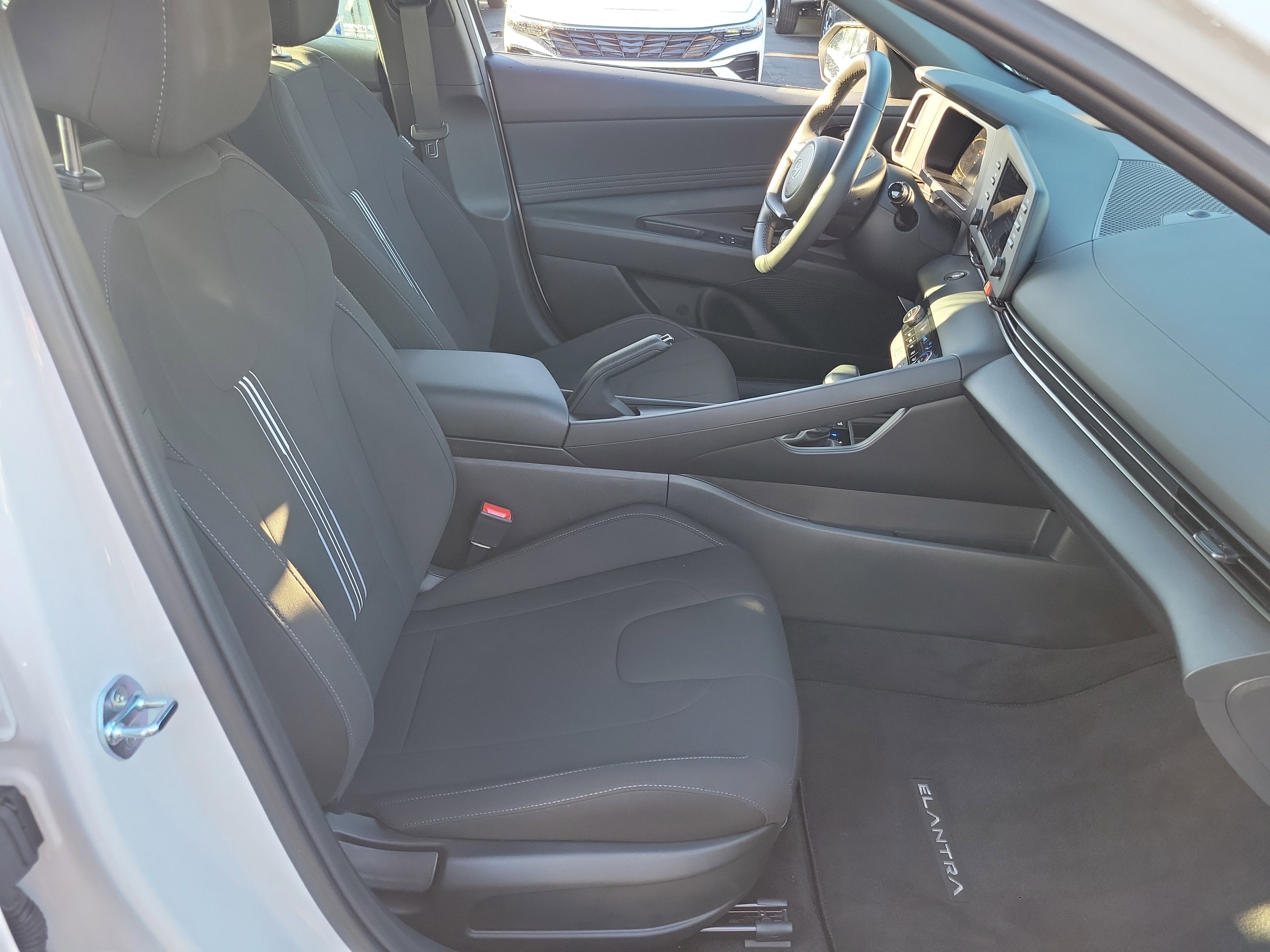 Certified 2025 Hyundai Elantra Sport image 17