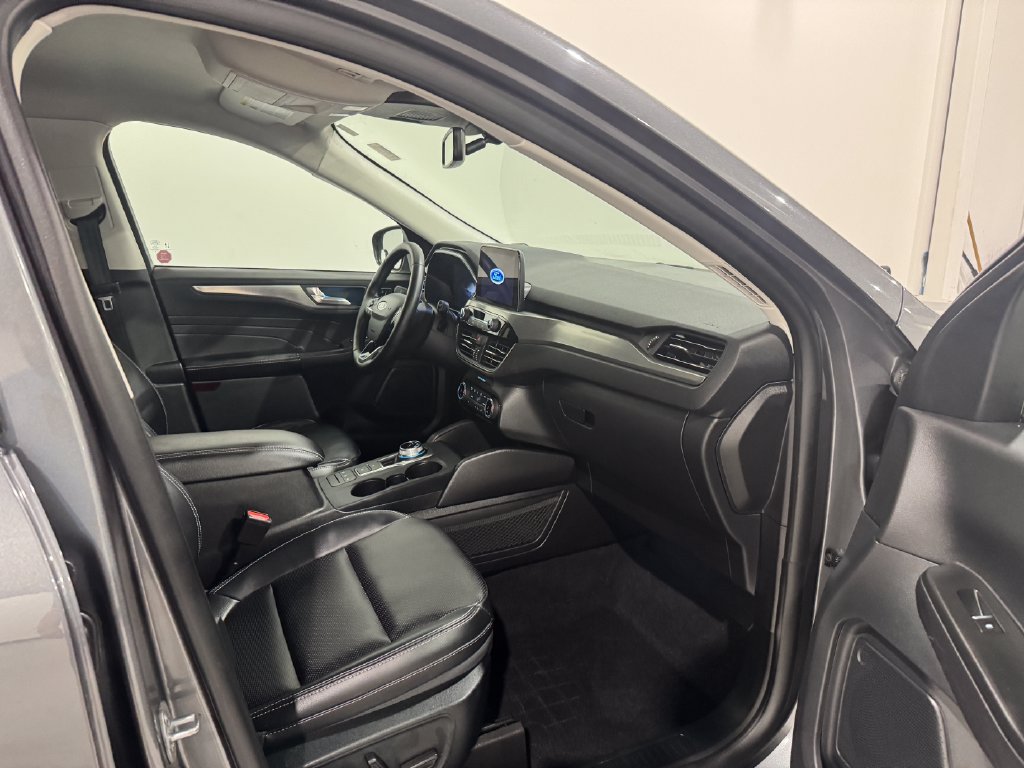 Used 2022 Ford Escape Titanium AWD/4WD image 23