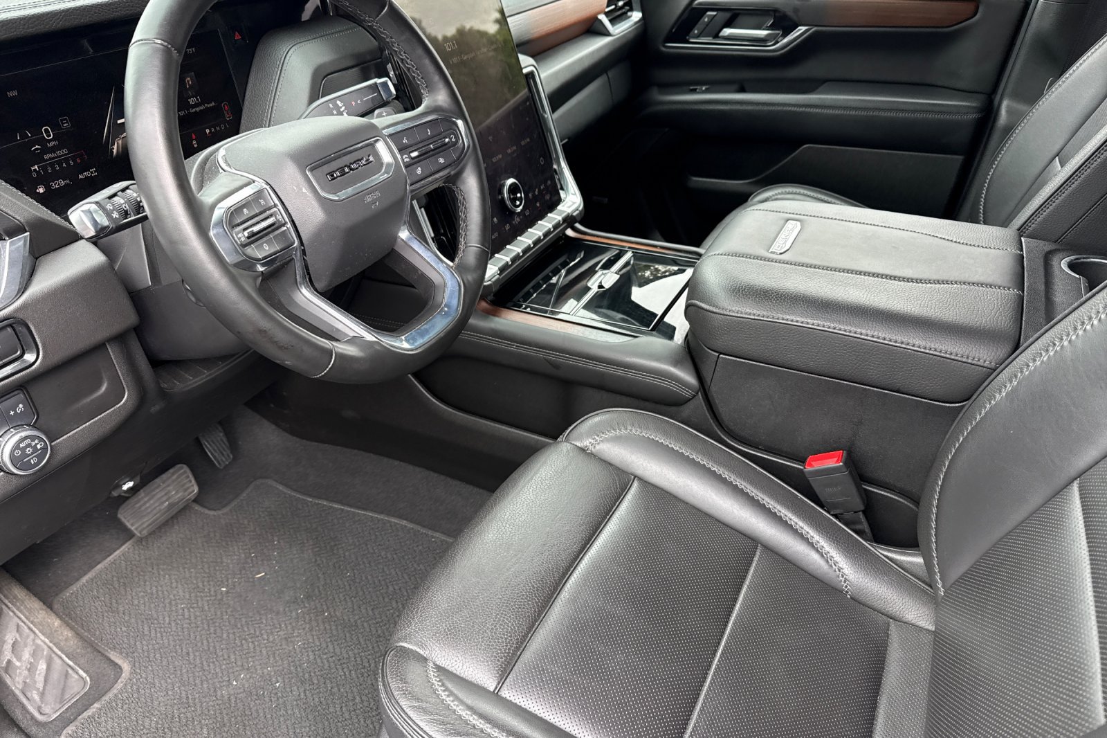Used 2025 GMC Yukon Denali AWD/4WD image 11