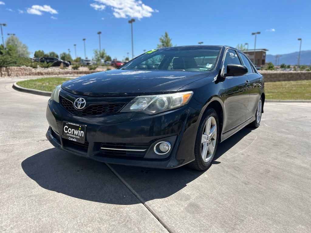 Used 2012 Toyota Camry SE w/ Leather Pkg FWD image 3
