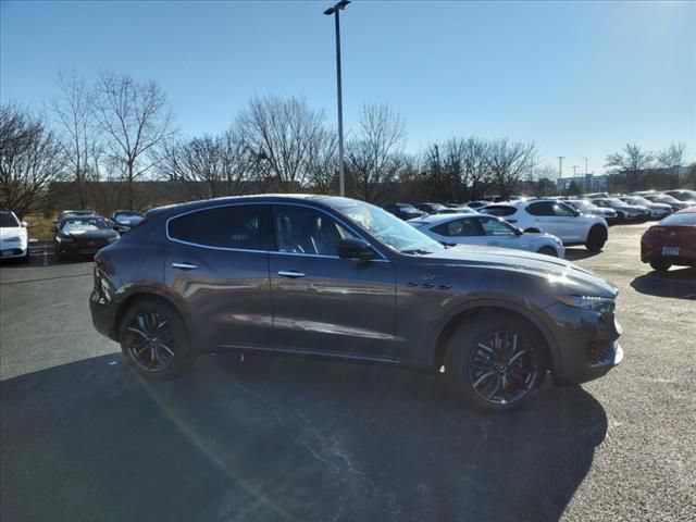 Used 2024 Maserati Levante GT Ultima AWD/4WD image 2