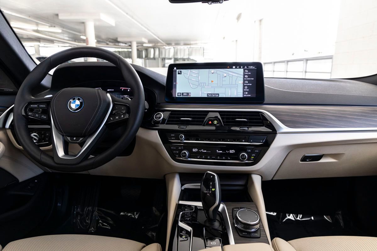 Certified 2023 BMW 530e w/ Premium Package image 11