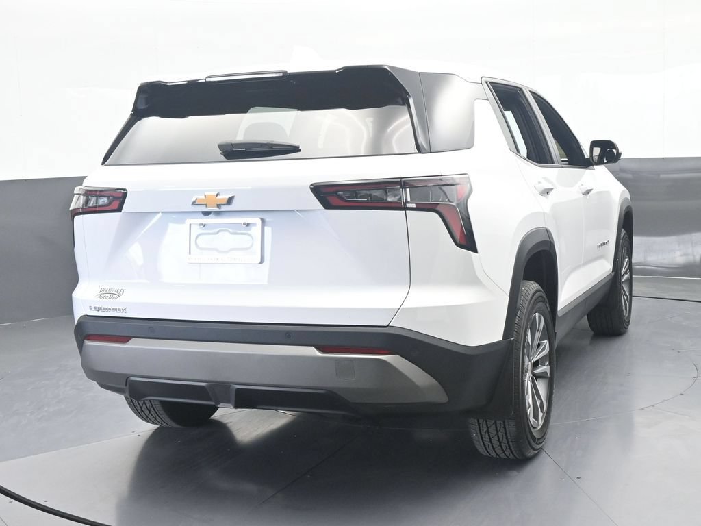 Used 2026 Chevrolet Equinox LT FWD image 5