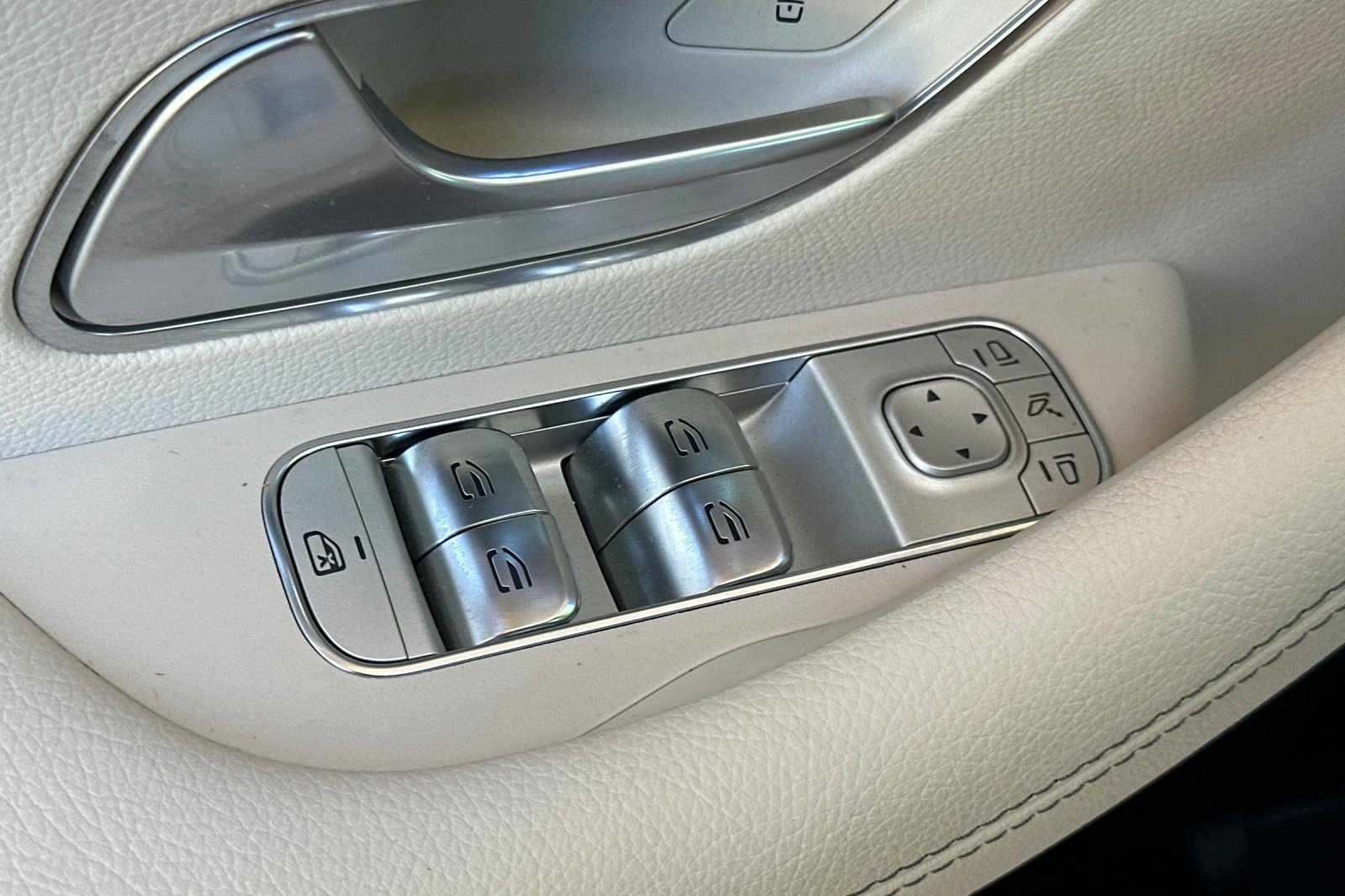 Certified 2025 Mercedes-Benz GLE 450e 4MATIC image 13
