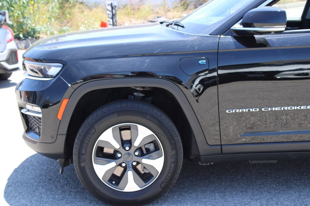 Used 2022 Jeep Grand Cherokee Limited 4xe w/ Luxury Tech Group II AWD/4WD image 7