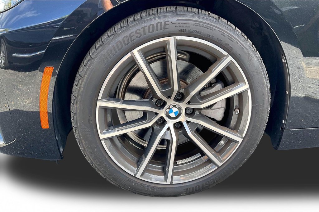 Used 2025 BMW 230i Coupe w/ Convenience Package RWD image 26