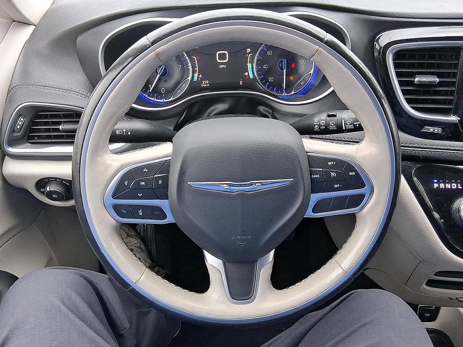 Used 2020 Chrysler Pacifica Limited image 10