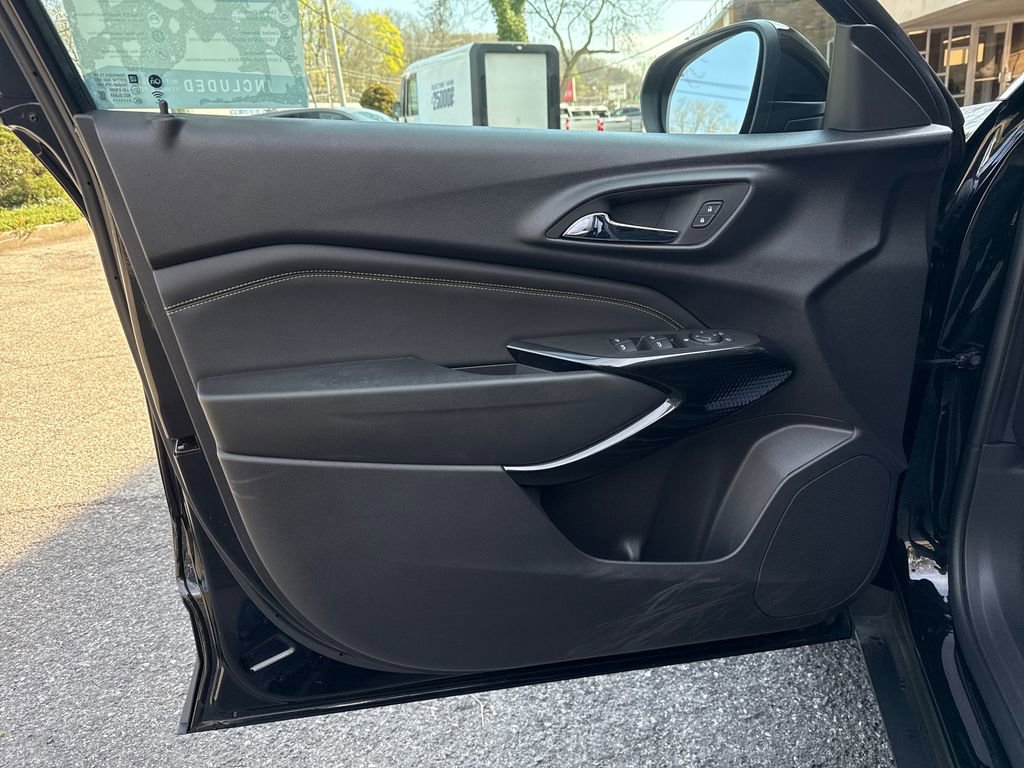 Used 2024 Chevrolet Trax ACTIV w/ Sunroof Package image 18