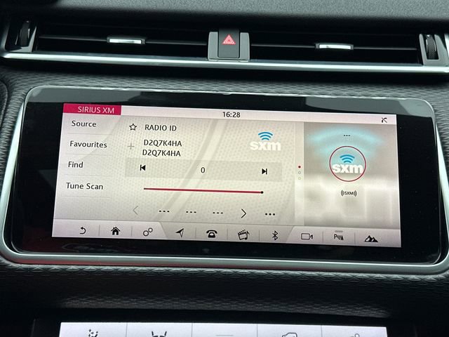 Used 2018 Land Rover Range Rover Velar R-Dynamic SE image 29