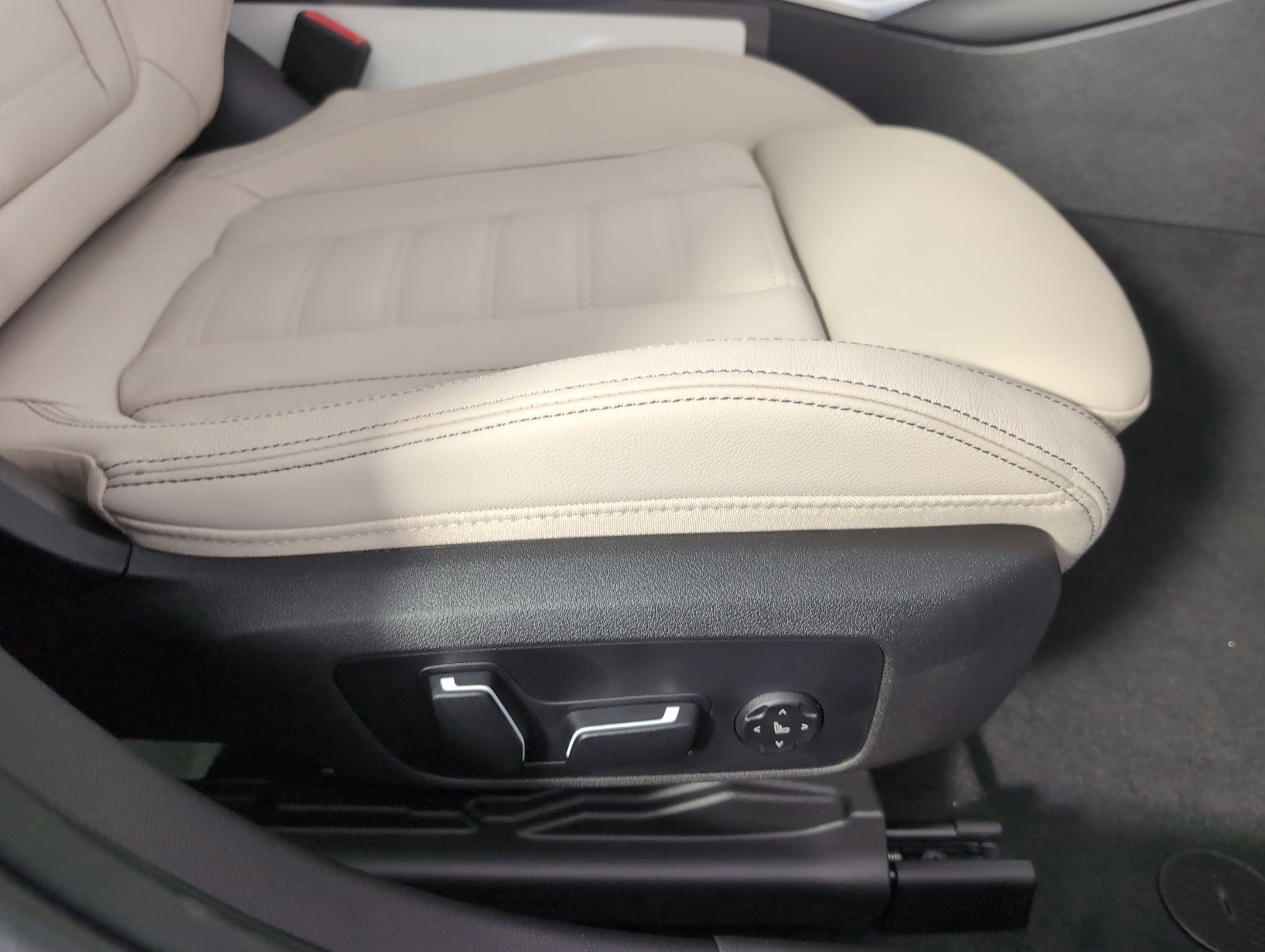 Used 2026 BMW 330i Sedan w/ Premium Package image 32