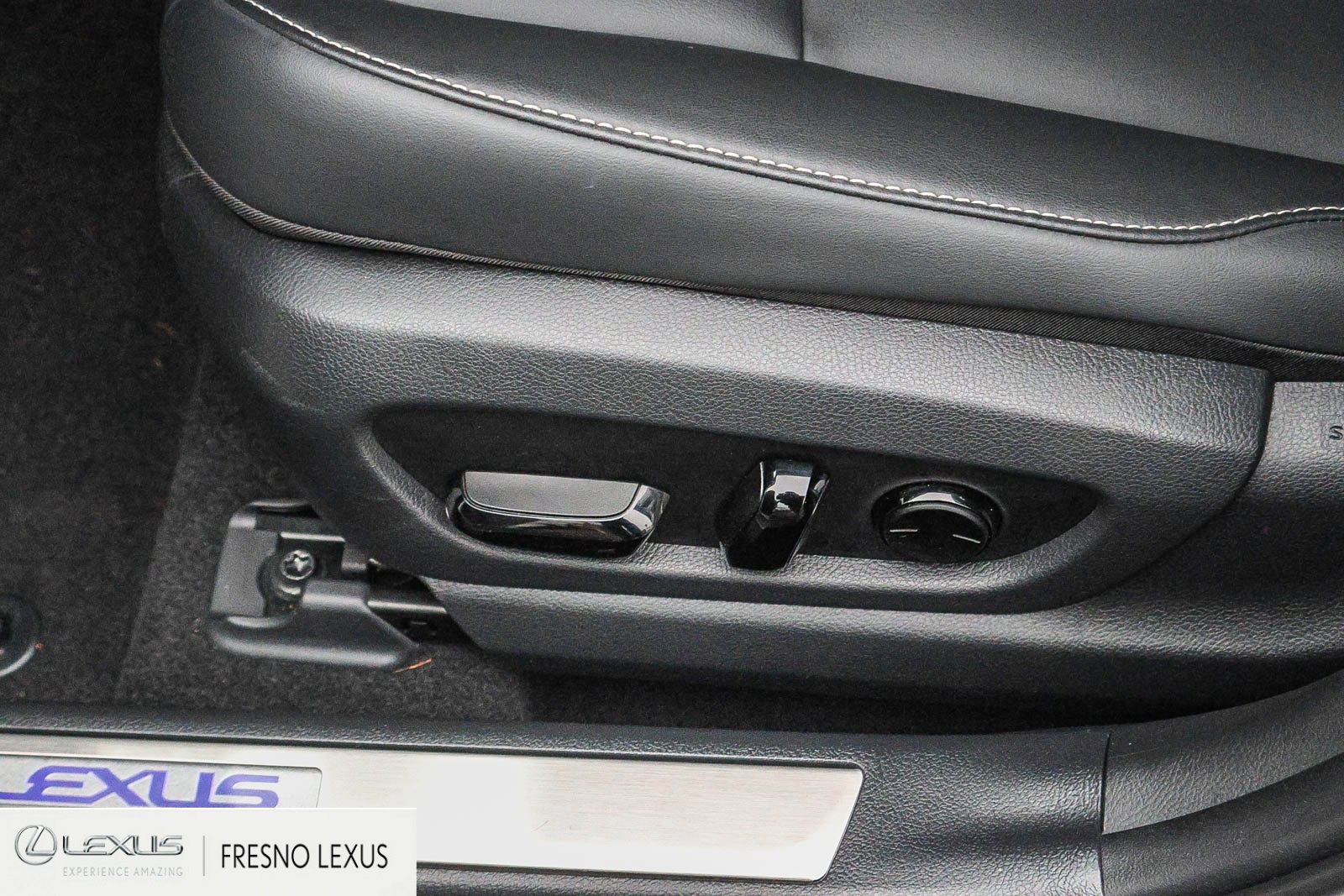 Used 2025 Lexus UX 300h FWD image 21