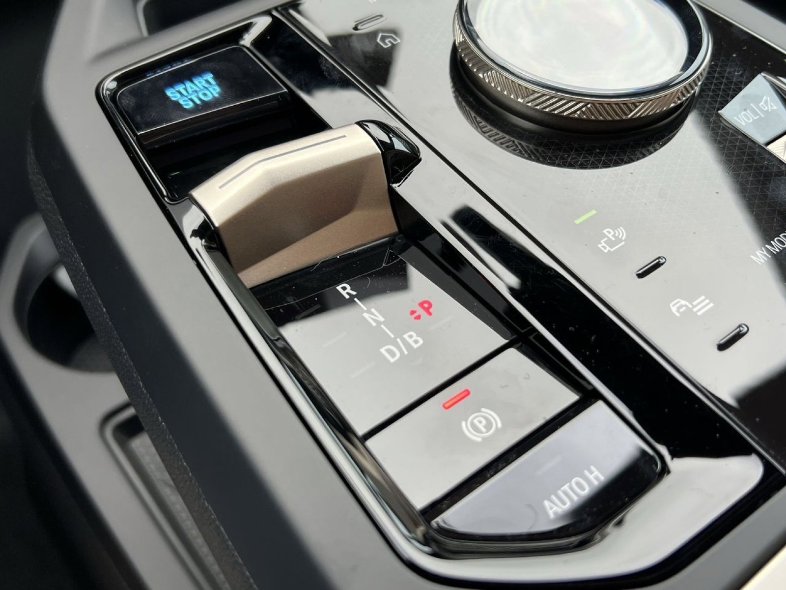 New 2026 BMW iX xDrive60 image 19