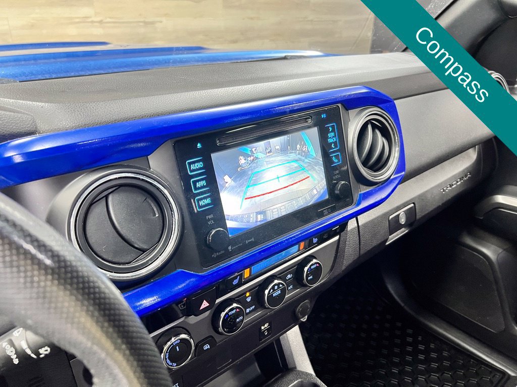 Used 2017 Toyota Tacoma TRD Sport AWD/4WD image 11
