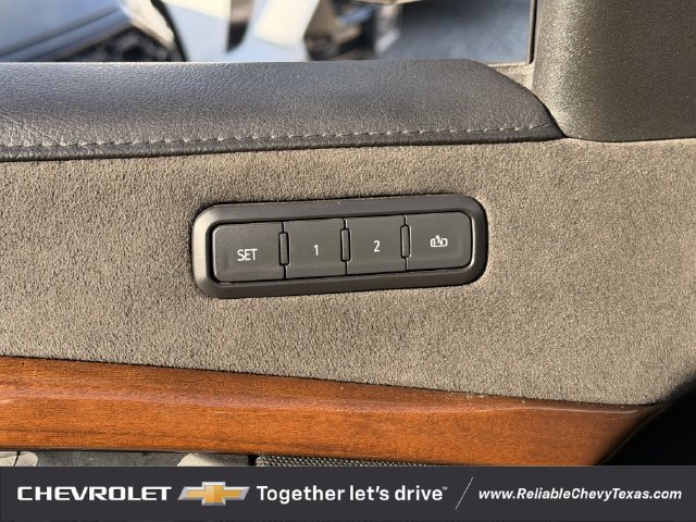 Used 2019 Cadillac Escalade ESV Premium Luxury AWD/4WD image 26