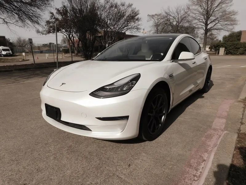 Used 2020 Tesla Model 3 Standard Range Plus image 1