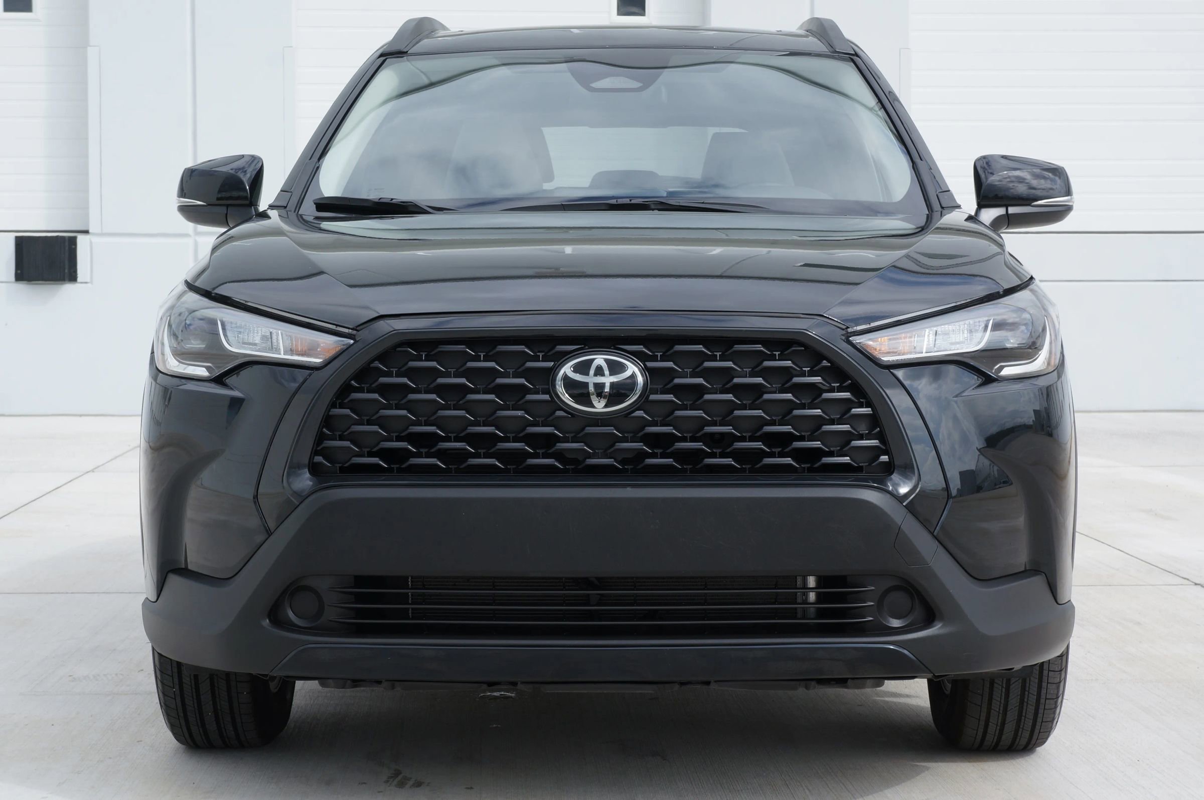 Used 2025 Toyota Corolla Cross LE image 4