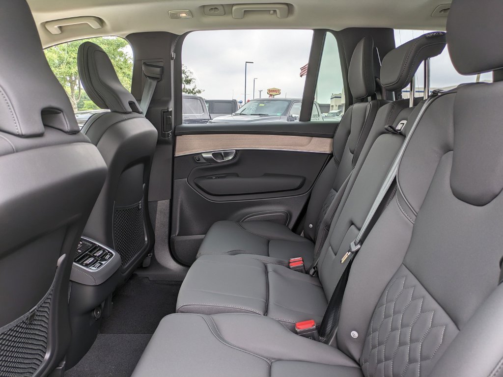 New 2026 Volvo XC90 B6 Plus w/ Protection Package Premier AWD/4WD image 13
