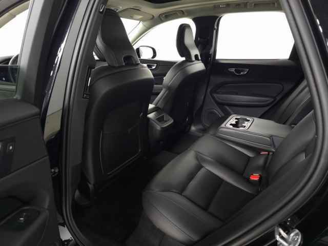 Certified 2025 Volvo XC60 B5 Core image 33