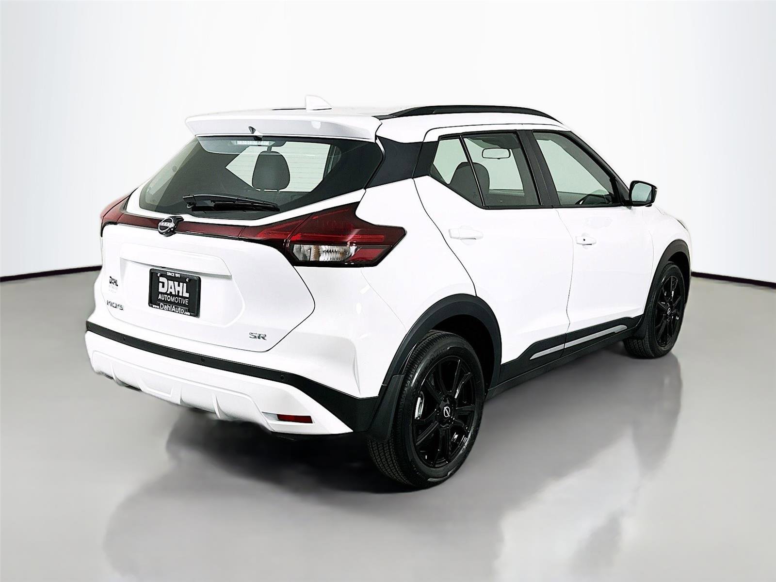 Used 2024 Nissan Kicks SR image 13