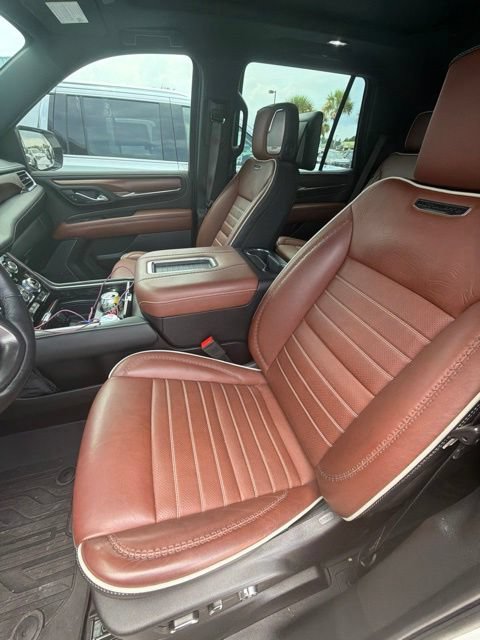 Used 2023 GMC Yukon Denali Ultimate w/ LPO, Floor Liner Package AWD/4WD image 12